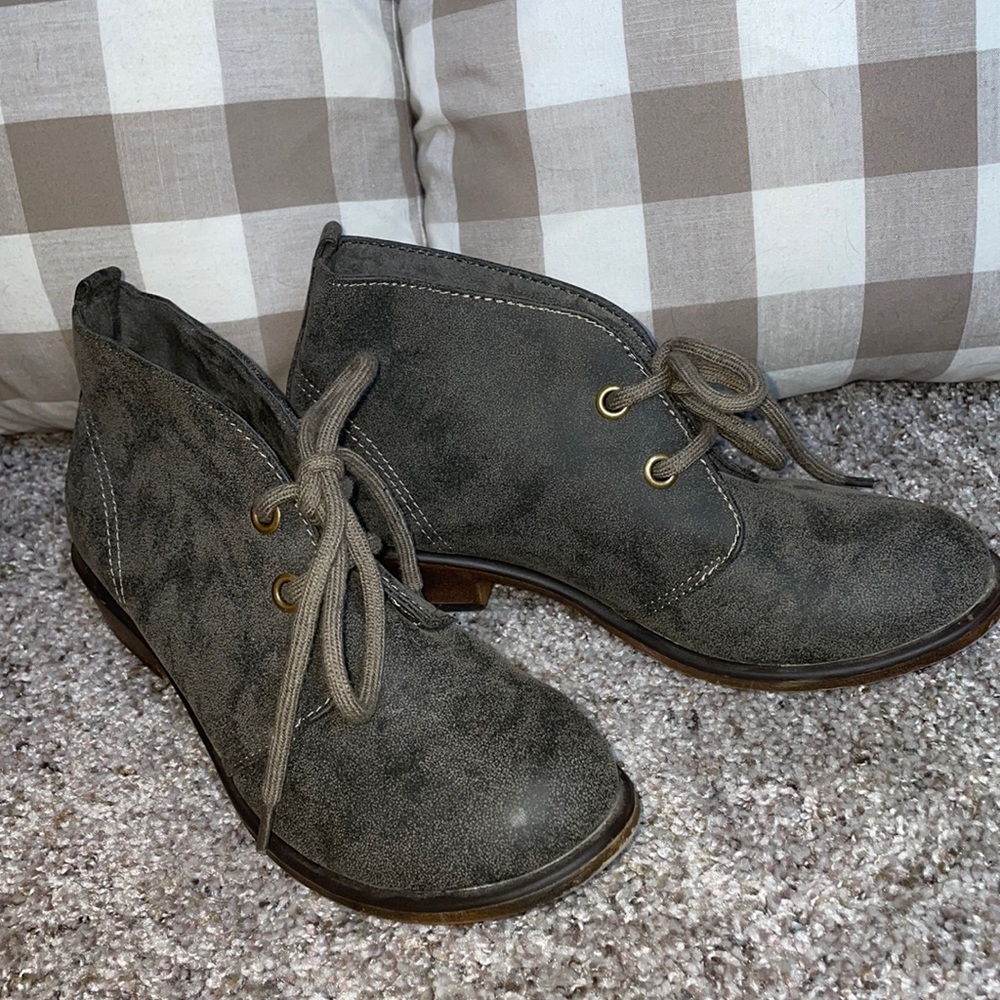 Dirty Laundry lace booties. Women US size 8.